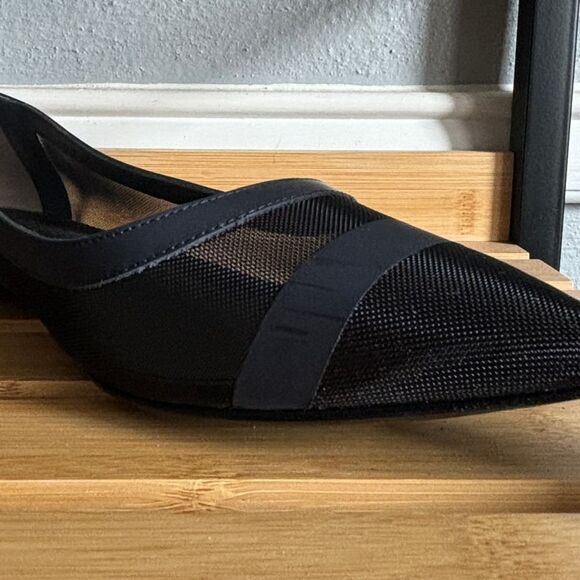 AUTHENTIC FENDI COLIBRI' MESH & LEATHER POINTED TOE FLATS SIZE 39 (8.5) - Picture 5 of 15